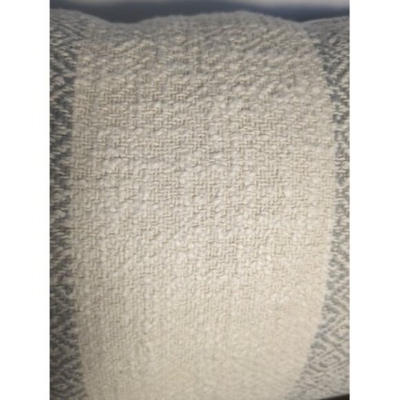 Fieldcrest Decorative Pillow 100% Cotton Blue And White Diamond Pattern 14"X20" - Picture 3 of 8